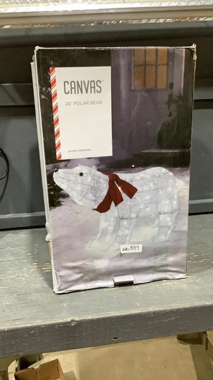 INDOOR/OUTDOOR 26” POLAR BEAR