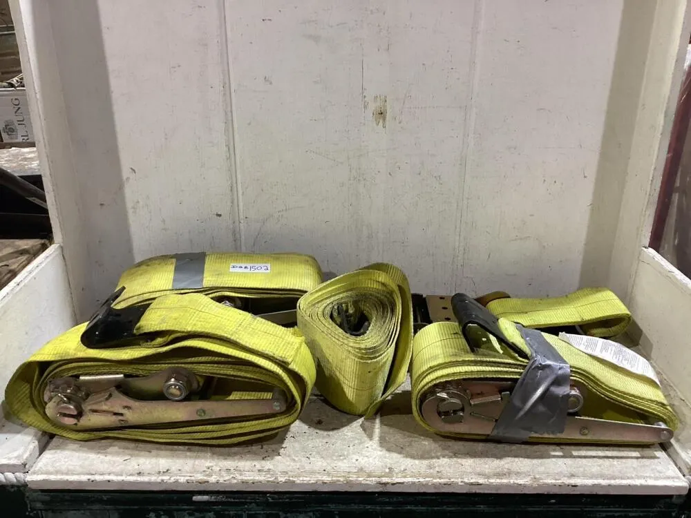 SHOP BOX OF RATCHET STRAPS