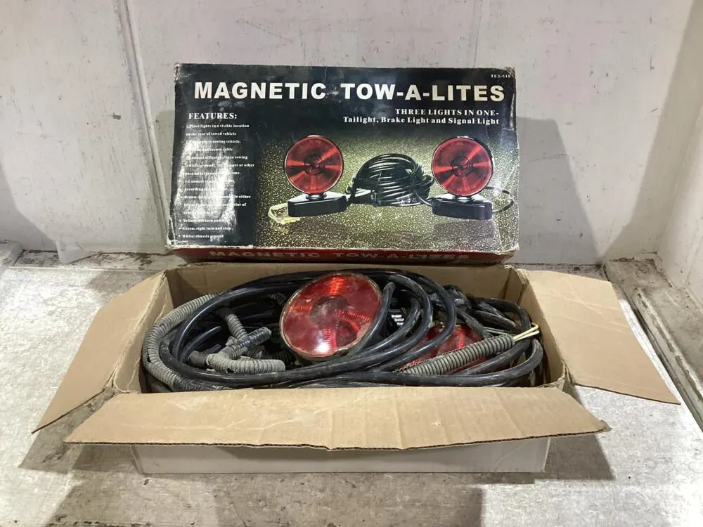 MAGNETIC TOW-A-LITES