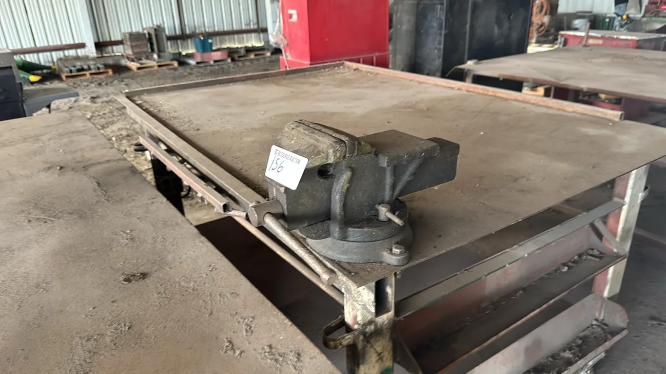 6' x 50" x 41" heavy duty portable steel welding table w/ vise