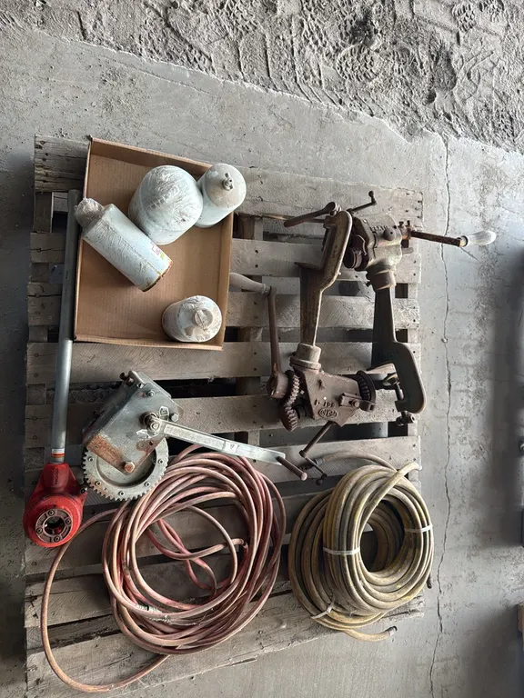 Ridgid pipe threader, air hoses & Pexto gear drives
