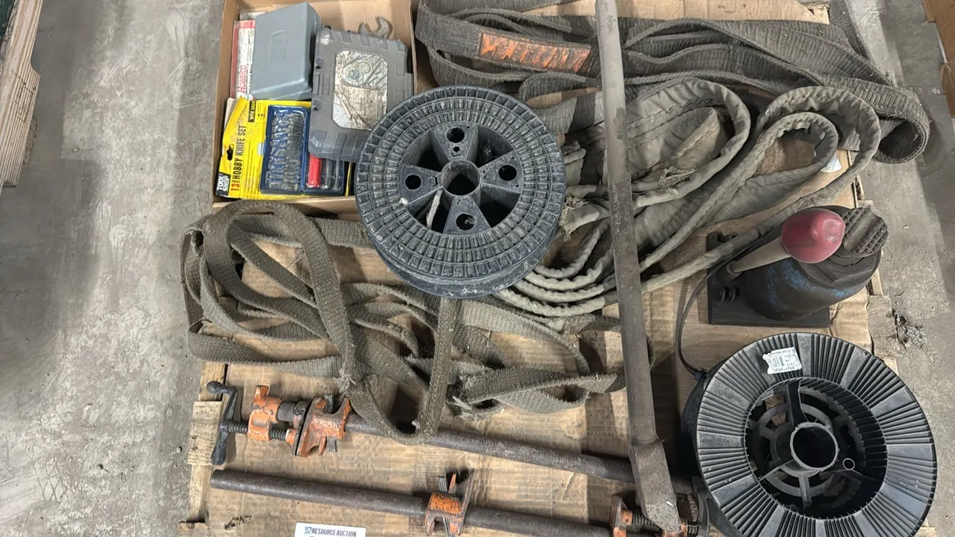 Heavy duty bottle jack w/ tow straps & pipe clamps