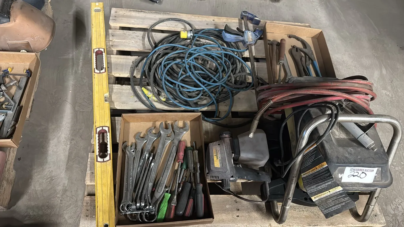 Wagner 770 airless paint sprayer, combination wrenches, screwdrivers & power cords