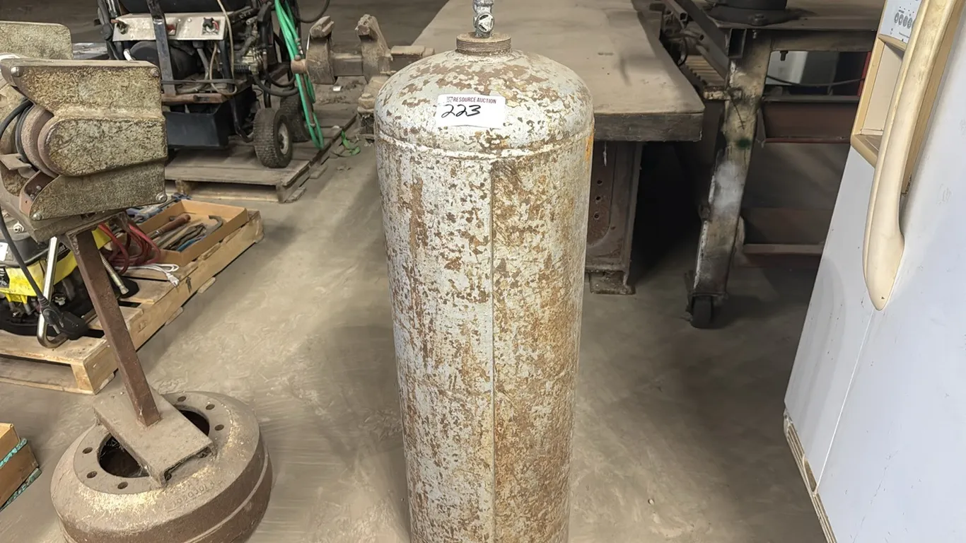 100 gallon LP tank