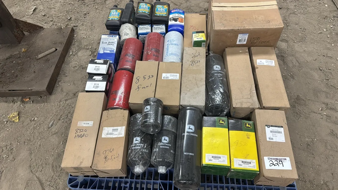 Large quantity of assorted JD filters & additional filters