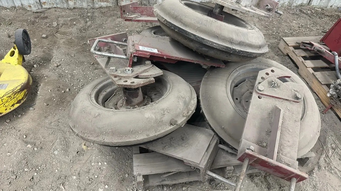 4) Gauge wheels w/ brackets