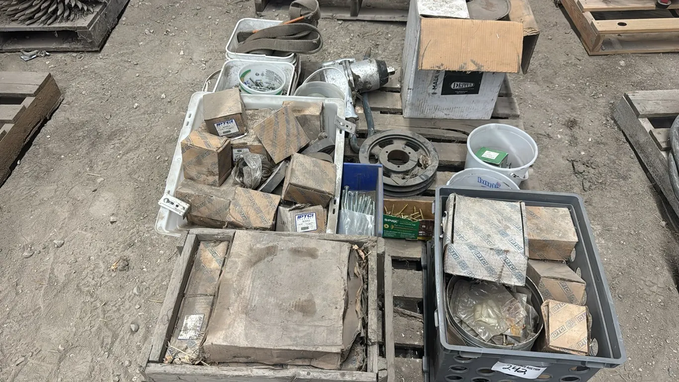Large quantity of assorted hardware