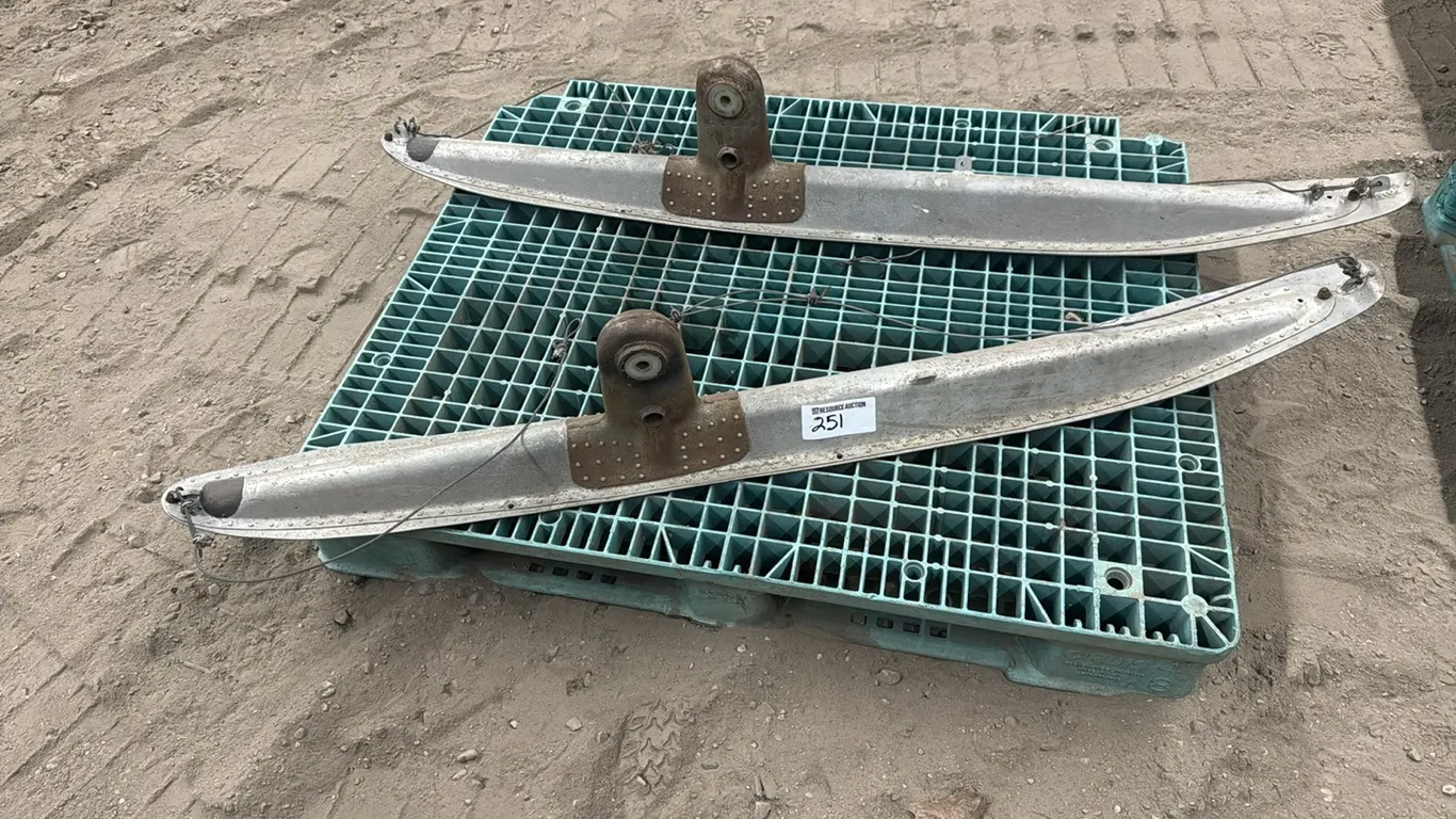 PR) Steel skis