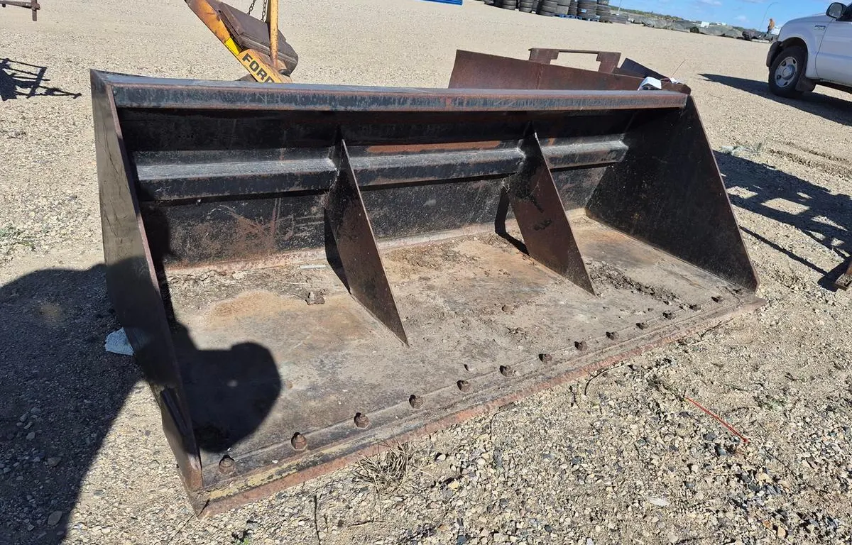 Approx. 83" Loader Bucket
UNRESERVED