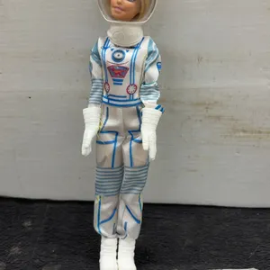Barbie Space Discovery Astronaut Doll with Helmet, Boots and Suit, 2020