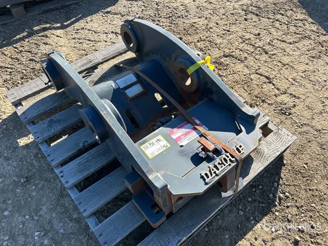 Daequip HE250 HE250HYDQCWBM 20.5 in Excavator Thumb