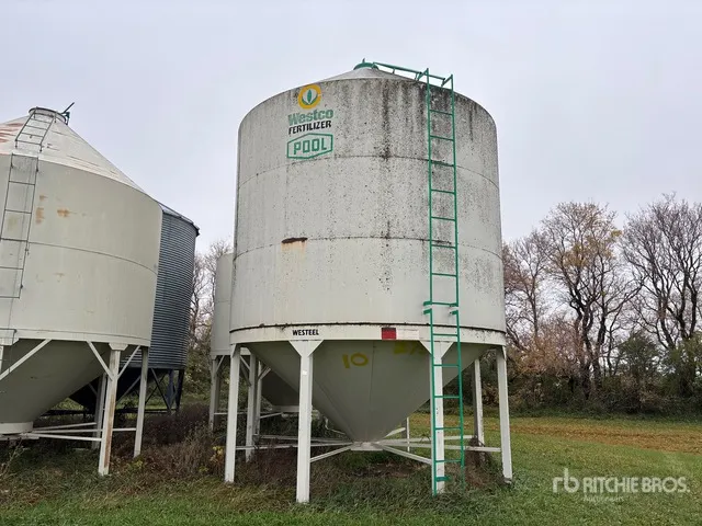 Westeel +/- 2750 bu Smooth Wall Hopper Grain Bin