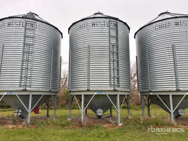 Chief-Westland +/- 2200 bu 5 Ring Hopper Grain Bin