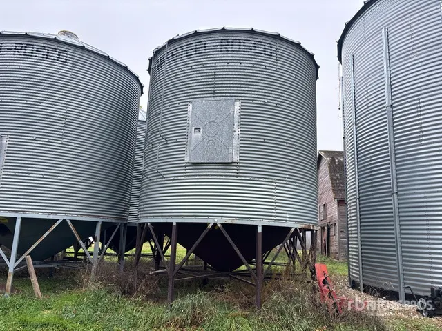 Westeel-Rosco +/- 1800 bu 5 Ring Hopper Grain Bin