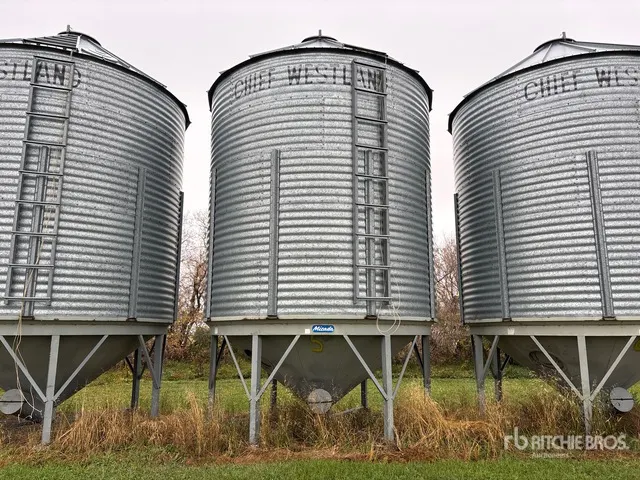 Chief-Westland +/- 2200 bu 5 Ring Hopper Grain Bin