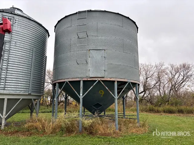 Westeel 1905 +/- 3400 bu 5 Ring Hopper Grain Bin