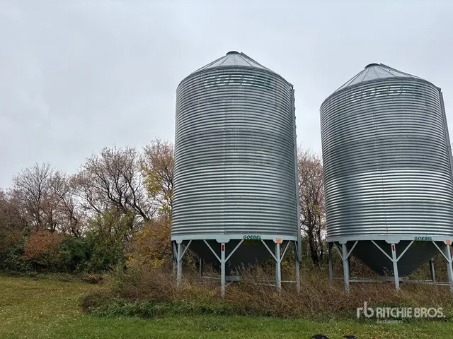 Goebel +/- 3300 bu 5 Ring Hopper Grain Bin