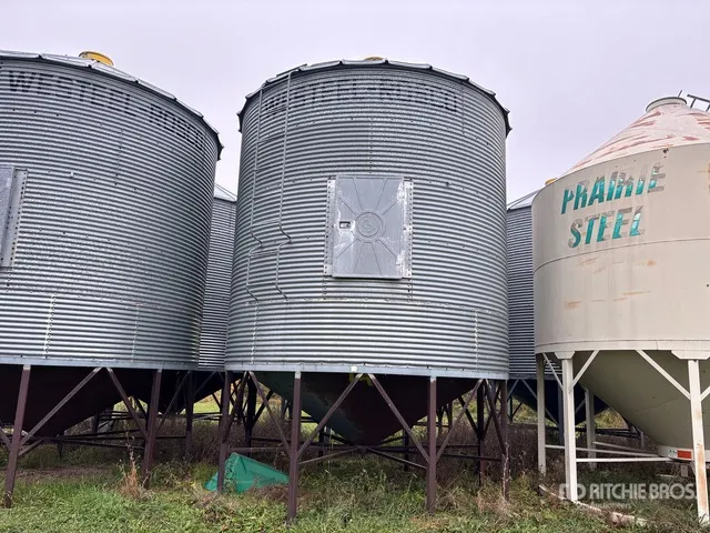 Westeel-Rosco +/- 1800 bu 5 Ring Hopper Grain Bin