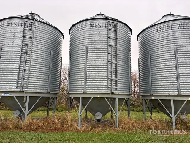 Chief-Westland +/- 2200 bu 5 Ring Hopper Grain Bin