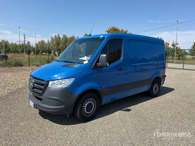 2024 Mercedes-Benz Sprinter 211 CDi Cargo Van
