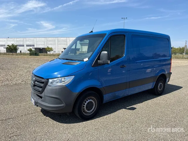 2024 Mercedes-Benz Sprinter 211 CDi Cargo Van