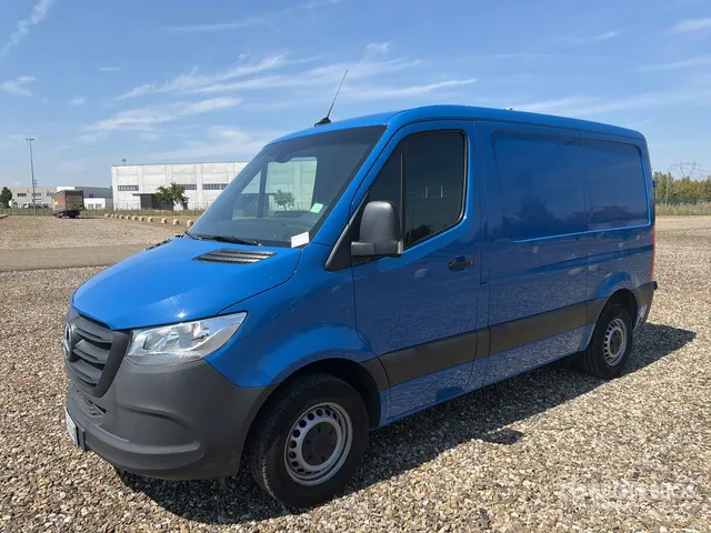 2024 Mercedes-Benz Sprinter 211 CDi Cargo Van