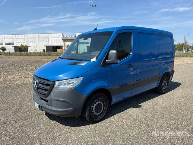 2024 Mercedes-Benz Sprinter 211 CDi Cargo Van
