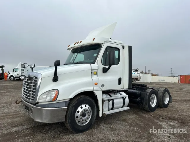 2016 Freightliner Cascadia 125 6x4 T/A Day Cab Truck Tractor