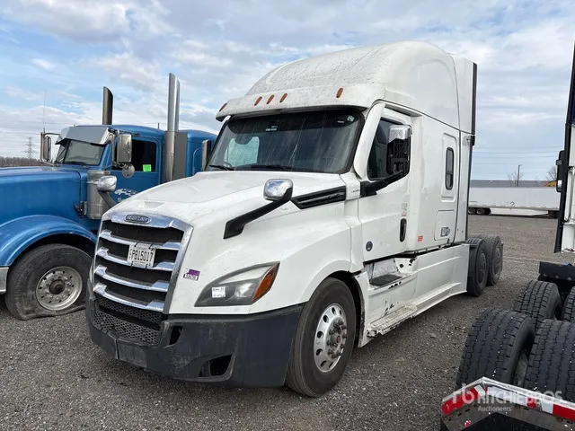 2021 Freightliner Cascadia 126 6x4 T/A Sleeper Truck Tractor