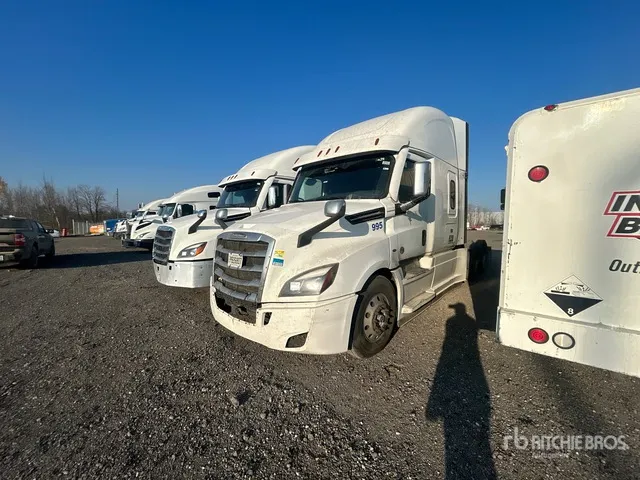 2020 Freightliner Cascadia 126 6x4 T/A Sleeper Truck Tractor