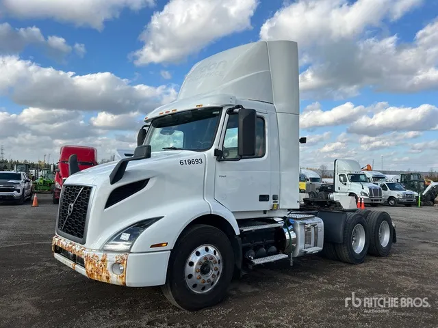 2020 Volvo VNR 6x4 T/A Day Cab Truck Tractor