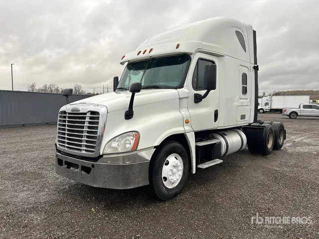 2015 Freightliner Cascadia 125 6x4 T/A Sleeper Truck Tractor