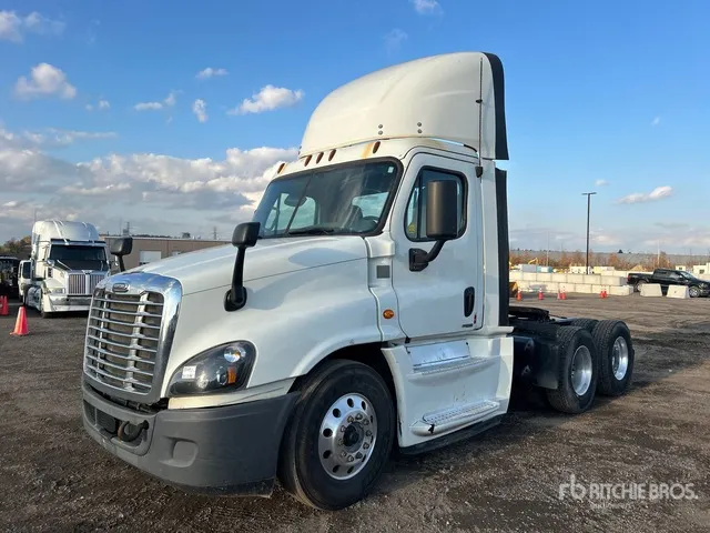 2016 Freightliner Cascadia 125 6x4 T/A Day Cab Truck Tractor