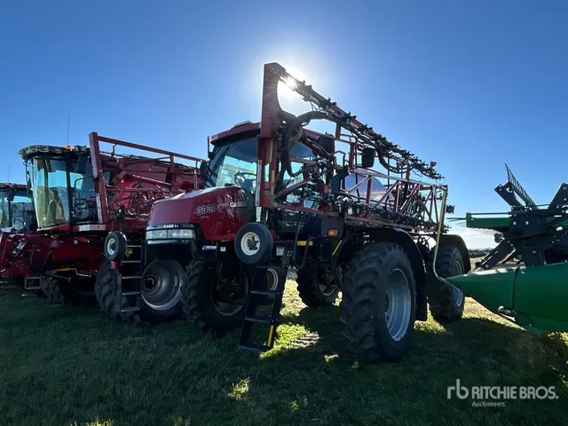 2014 Case IH 3330 100 ft 4x4 High Clearance Self-Propelled Sprayer