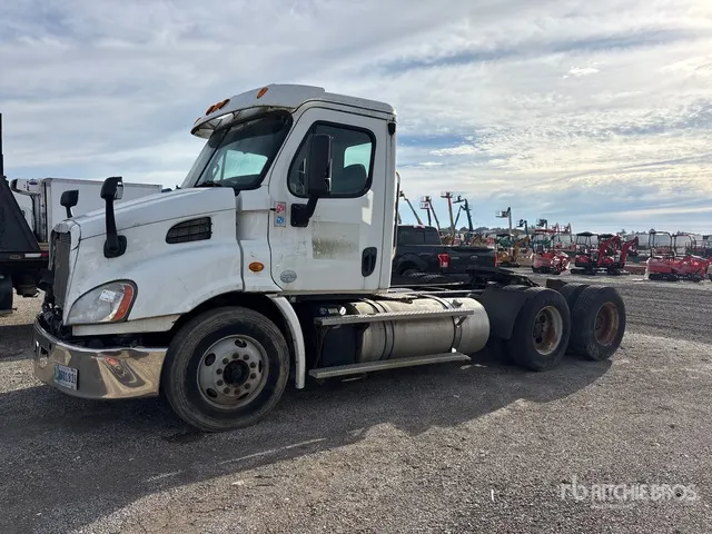 2014 Freightliner Cascadia 113 6x4 T/A Day Cab Truck Tractor