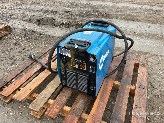 Miller 576 Electric Welder (Inoperable)