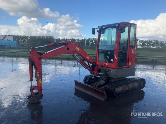 2017 Volvo ECR25D Mini Excavator