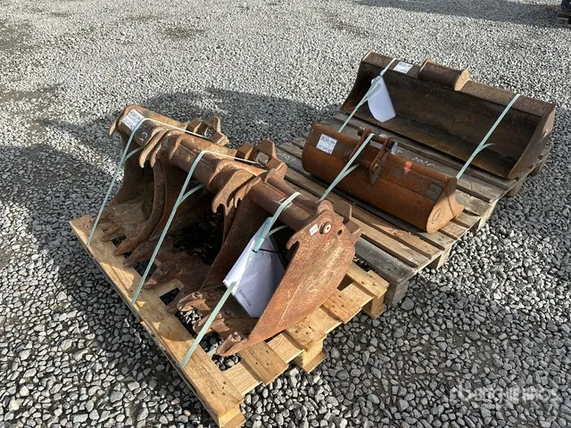 Quantity of (3) Q/C Digging Excavator Bucket