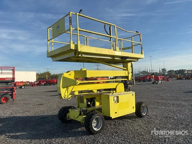 2014 MEC 2684RT Diesel Scissor Lift