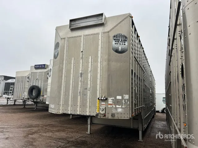 2017 Merritt 53 ft T/A Spread Axle Livestock Trailer