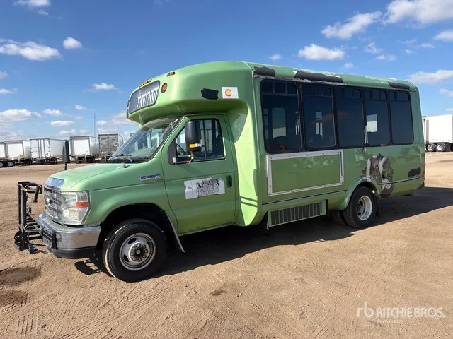 2013 Ford E-450 4x2 14-Seat Bus