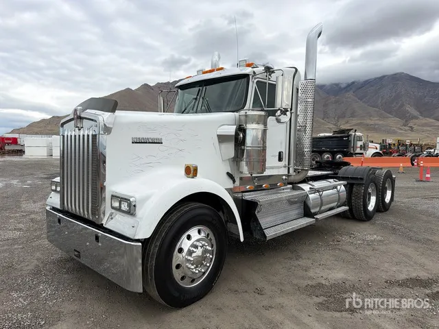 2009 Kenworth W900L 6x4 T/A Day Cab Truck Tractor