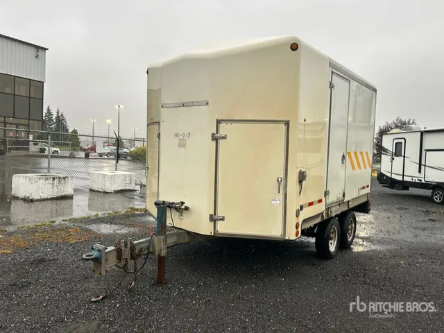 2008 J.L. Leclerc 13 ft T/A Enclosed Trailer