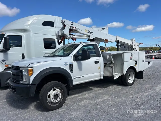 2017 Ford F-550 XL 4x2 Bucket Truck (Inoperable)