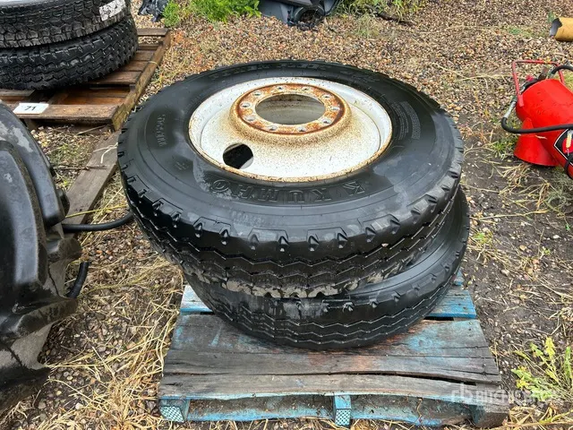 Quantity of (2) Kumho 11R24.5 Tires