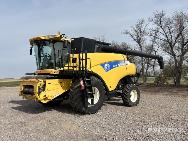 2009 New Holland CR 9070 Combine Harvester