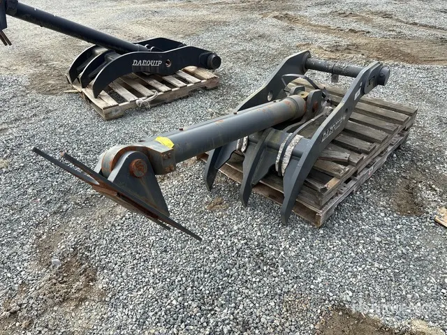 Daequip HE150 54 in Hydraulic Excavator Thumb