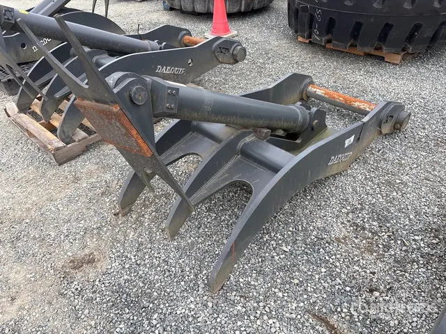 Daequip HE120 72 in Hydraulic Excavator Thumb