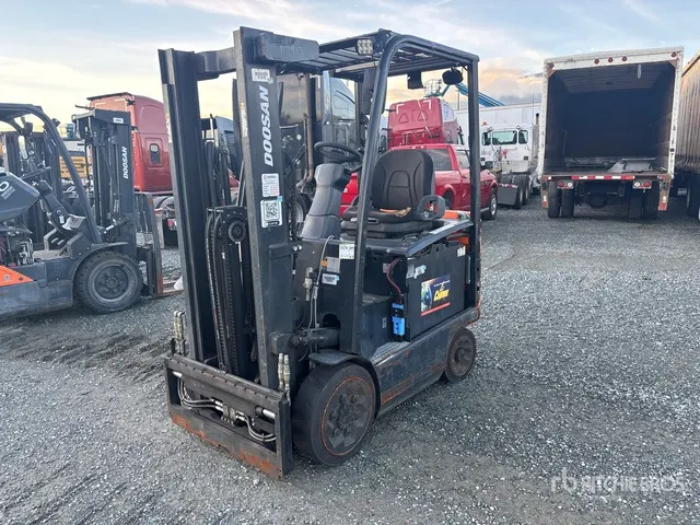 Doosan BC25S-7 4800 lb Electric Forklift