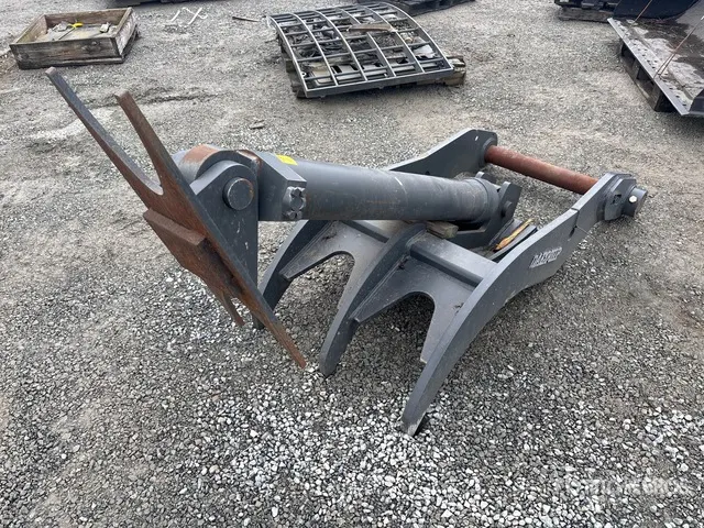 Daequip HE250 62 in Hydraulic Excavator Thumb